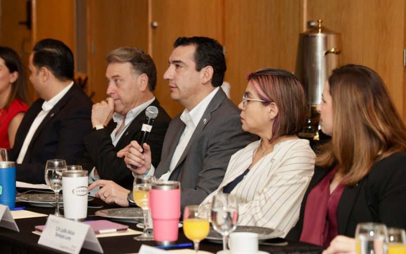 Continuaremos trabajando junto a empresarios: René Chavira en reunión CANACINTRA