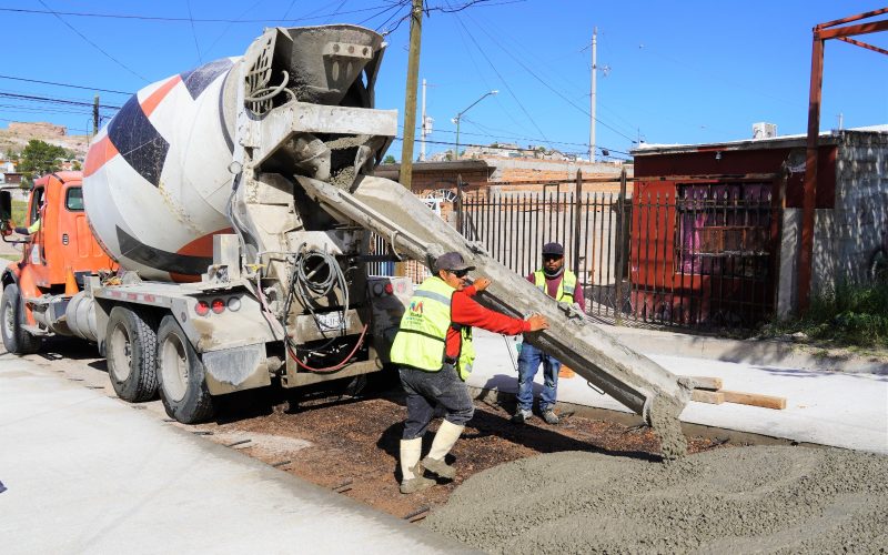 Registra Municipio 65% de avance en pavimentación de calles de la colonia R. Almada