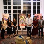 Reconoce René Chavira talento artístico inspirado en la cultura rarámuri durante premiación de Cu4tro Soles