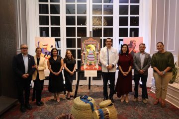 Reconoce René Chavira talento artístico inspirado en la cultura rarámuri durante premiación de Cu4tro Soles