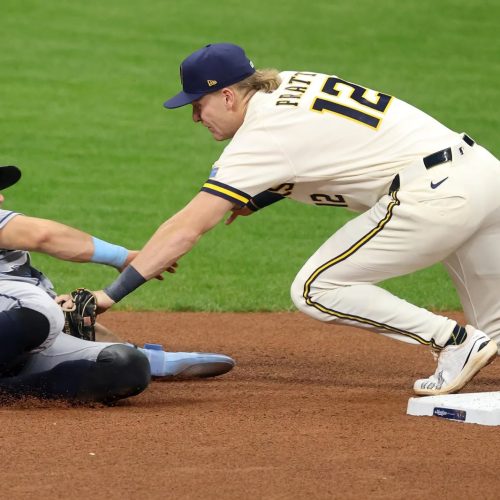 ¡OTRA REMONTADA! MILWAUKEE VENCE A TAMPA BAY Y SE COLOCA A DOS TRIUNFOS DEL TÍTULO
