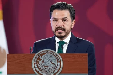 ¿Zoé Robledo tiene ‘un pie fuera’ del IMSS? Sheinbaum aclara su futuro tras protestas