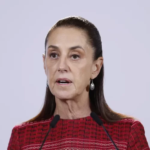 Sheinbaum niega usar drogas, durante su primera transmisión en vivo en redes sociales