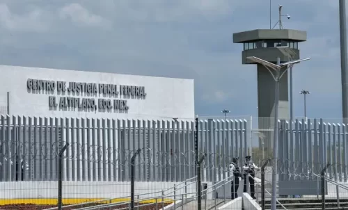 Aplazan hasta las 9 de la noche audiencia federal de César Jáuregui
