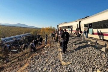 Al menos 68 muertos por la colisión de dos trenes de alta de velocidad en España