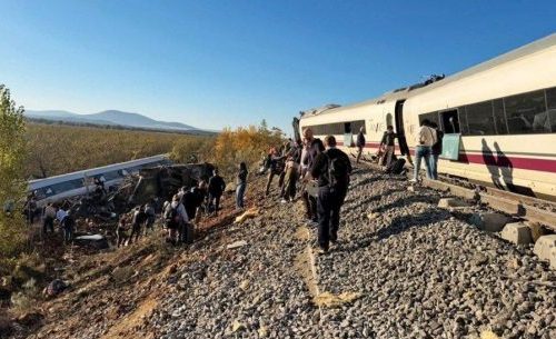 Al menos 68 muertos por la colisión de dos trenes de alta de velocidad en España